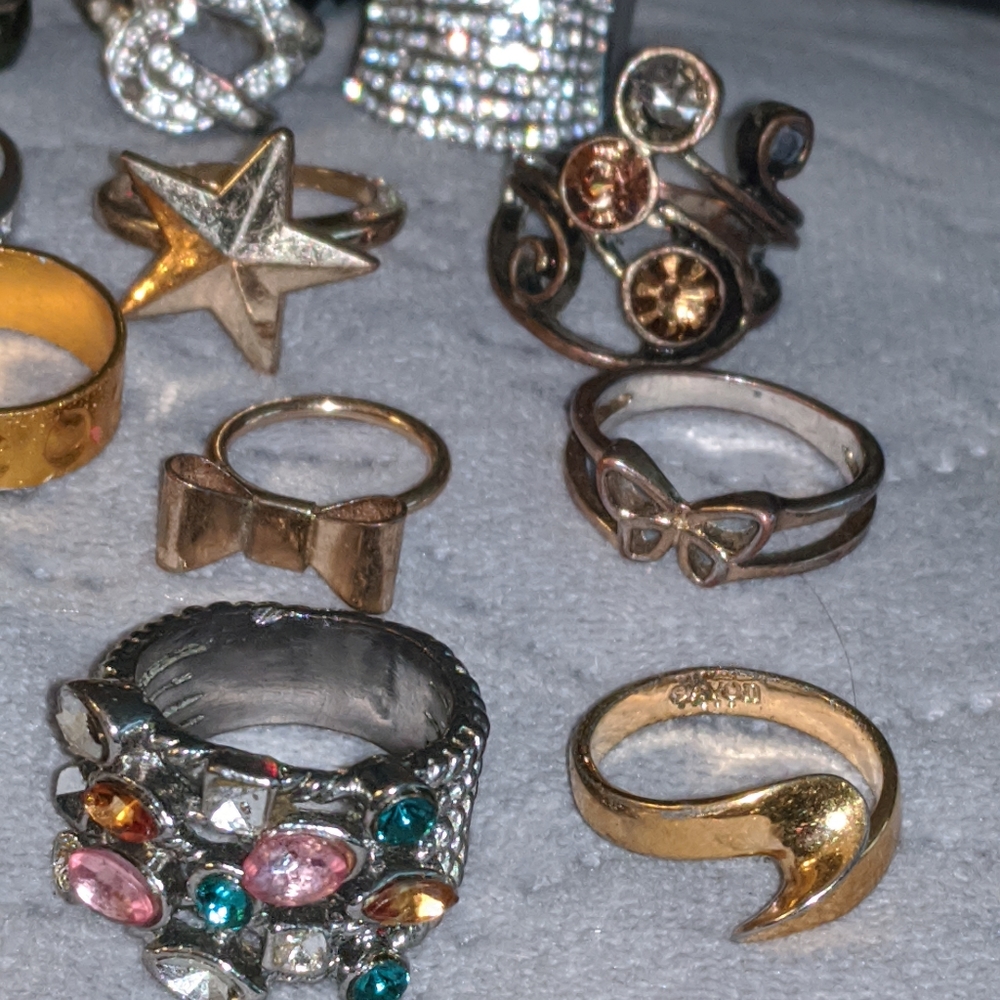 HUGE Bundle Of Rings (30+) - Picture 9 of 12